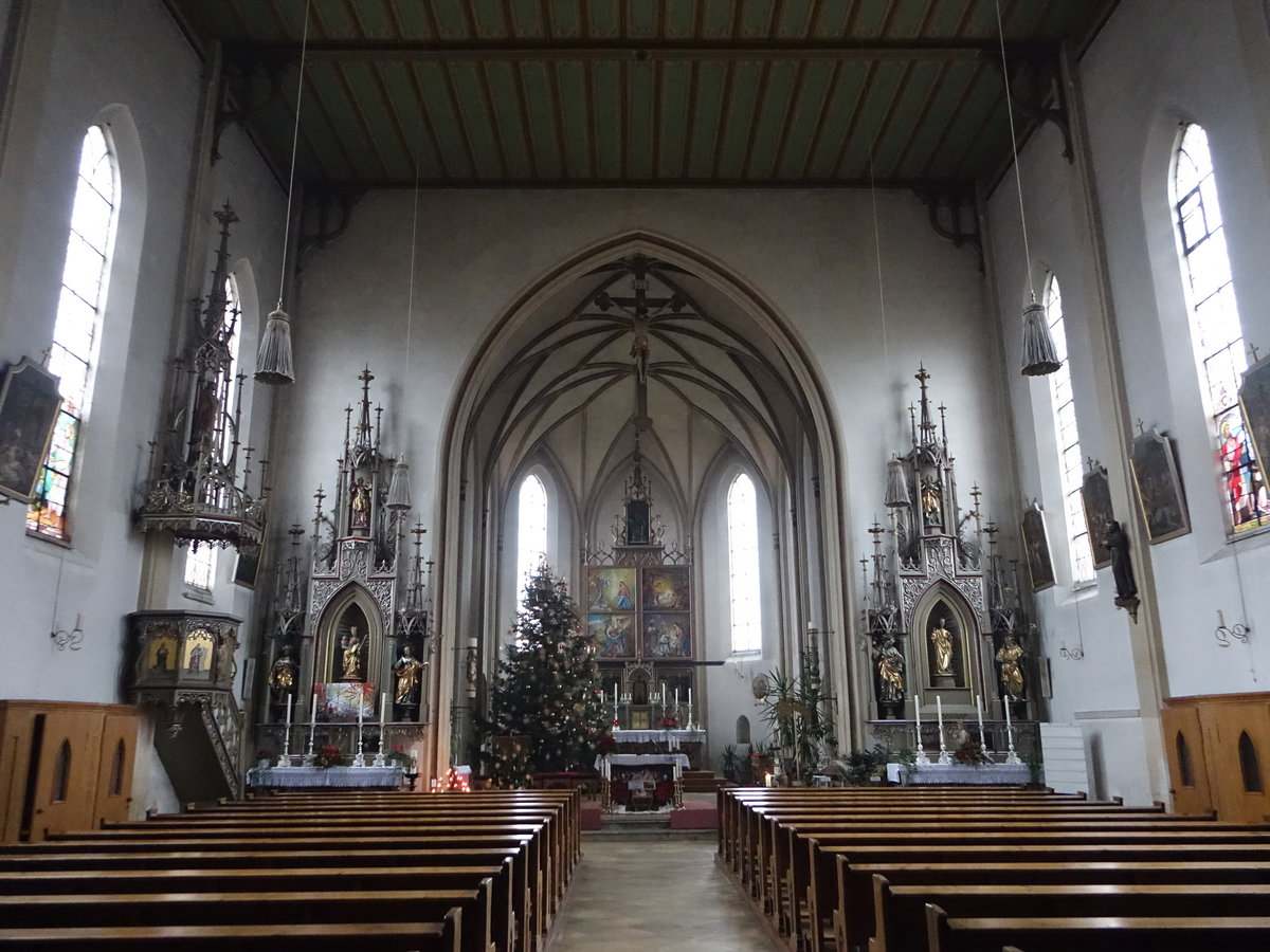 Herbertshausen, neugotische Altre in der kath. Pfarrkirche St. Emmeran (25.12.2016)