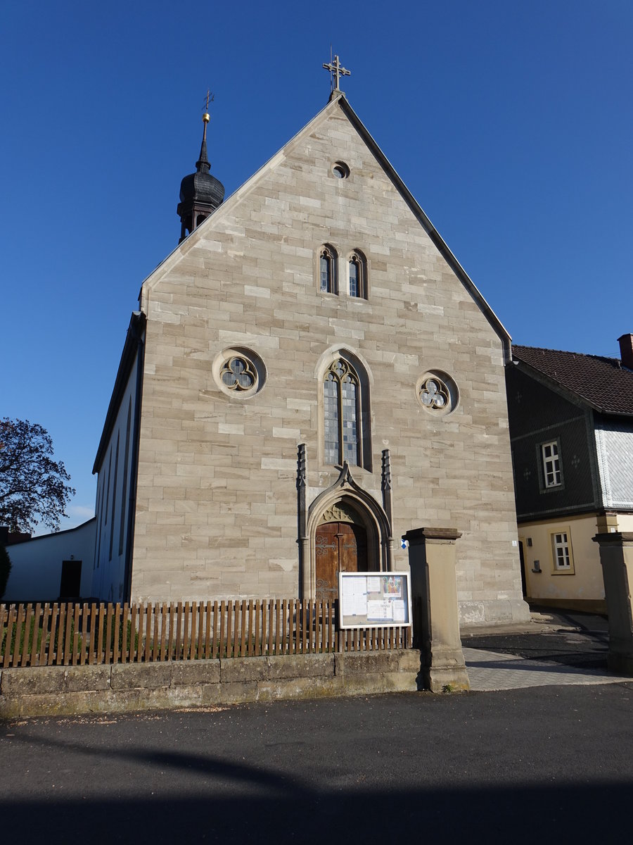 Herbstadt, kath. Pfarrkirche Hl. Kreuz, neugotischer Saalbau mit Satteldach, erbaut 1851 (15.10.2018)