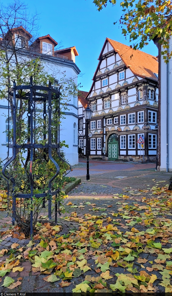 Herbstlaub vor dem 1560 erbauten Brgerhus an der Ecke Kupferschmiedestrae/Wendenstrae in Hameln.

🕓 19.11.2022 | 9:51 Uhr