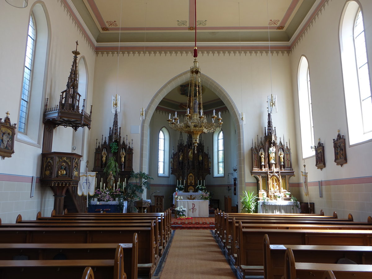 Hergolshausen, neugotischer Innenraum der St. Peter und Paul Kirche (27.05.2017)