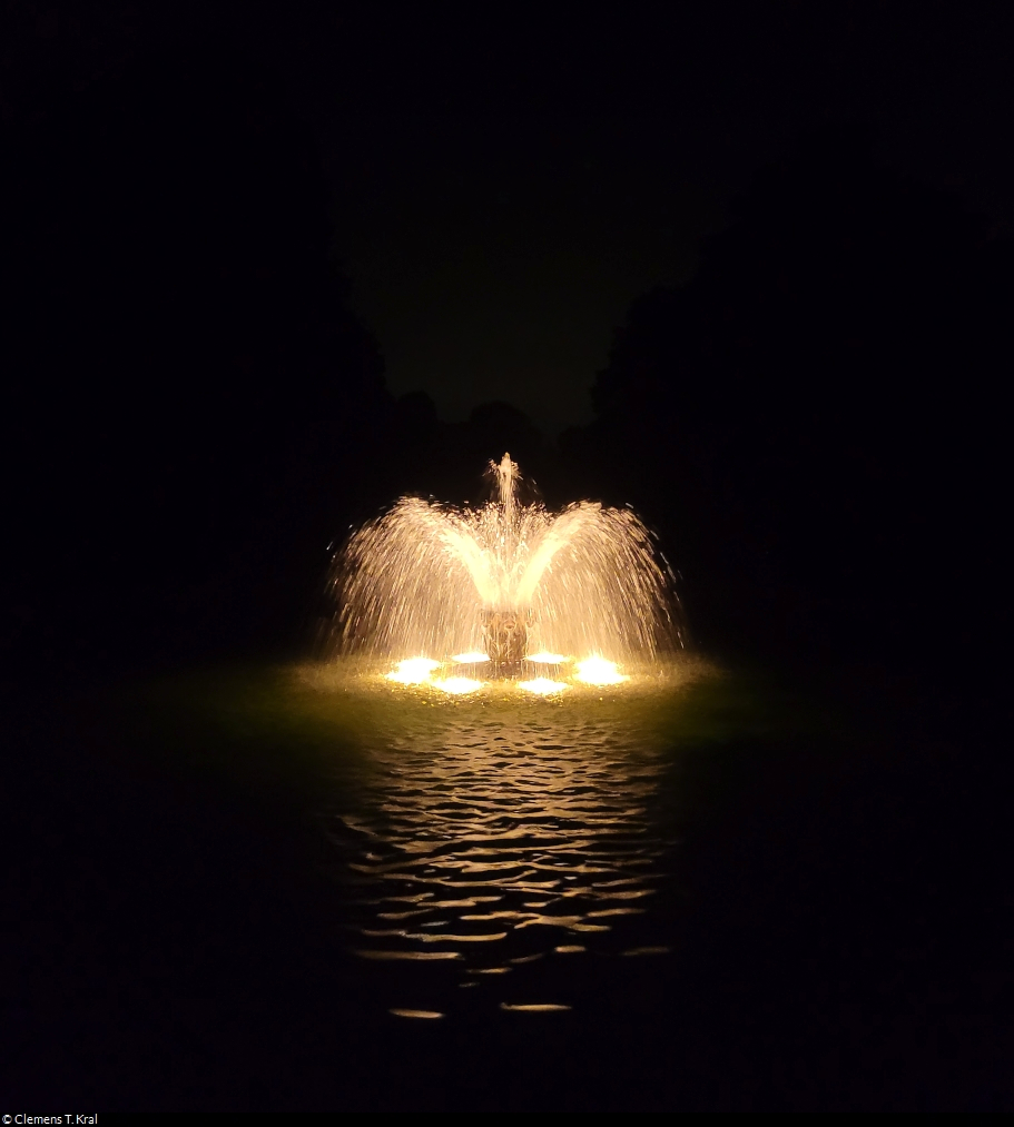 Herrenhäuser Gärten in Hannover bei Nacht: im Bild die Kleine Fontäne Nordwest.

🕓 19.8.2023 | 23:02 Uhr