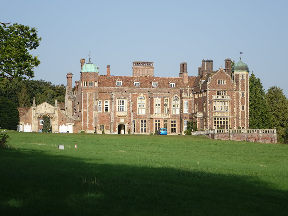Herrenhaus Madingley Hall der Universitt von Cambridge, erbaut im 16. Jahrhundert, heute Konferenzzentrum (09.09.2023)