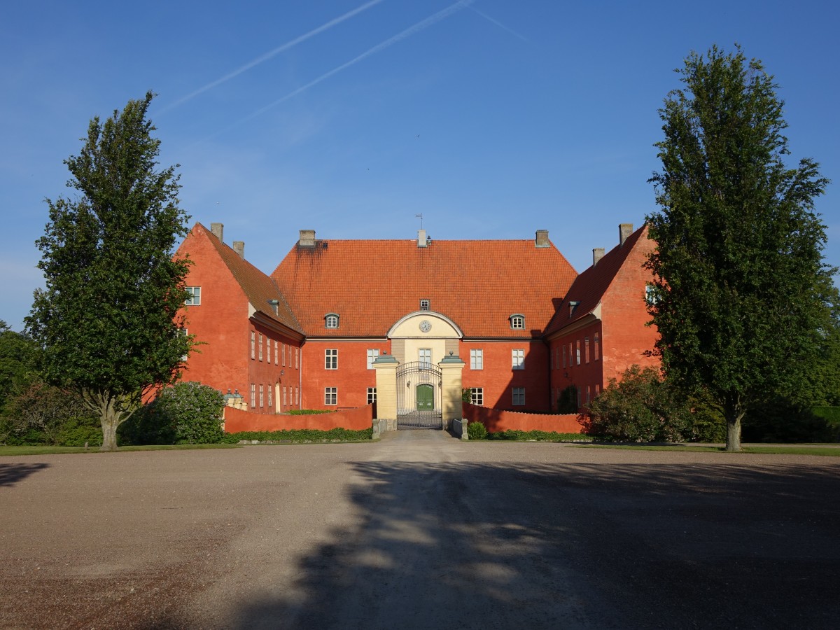 Herrenhof in Krapperup, erbaut 1670, Backsteinbau, im seitlichen Stall befindet sich eine Kunsthalle (13.06.2015)