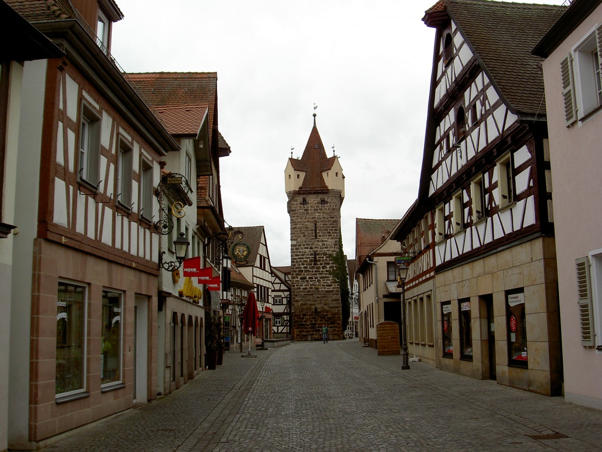 Herzogenaurach, Hauptstrae mit Fehnturm (09.02.2014)