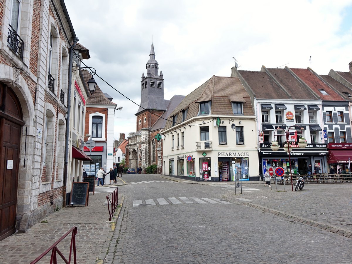 Hesdin, Huser am Place des Armes (14.05.2016)