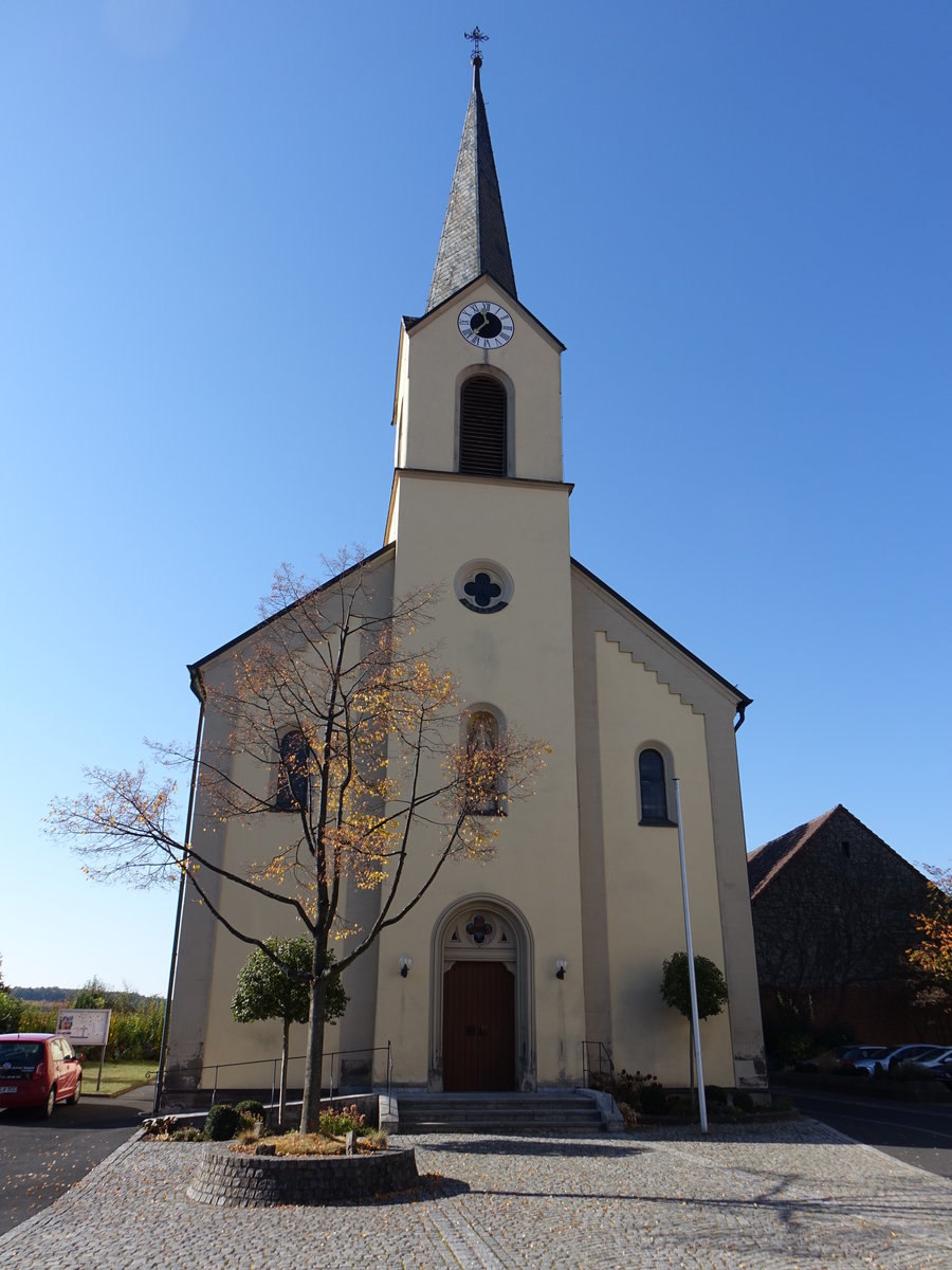 Hesselbach, kath. Pfarrkirche St. Philippus und St. Jakobus, Saalkirche mit eingezogenem Polygonalchor, erbaut 1860 (15.10.2018)