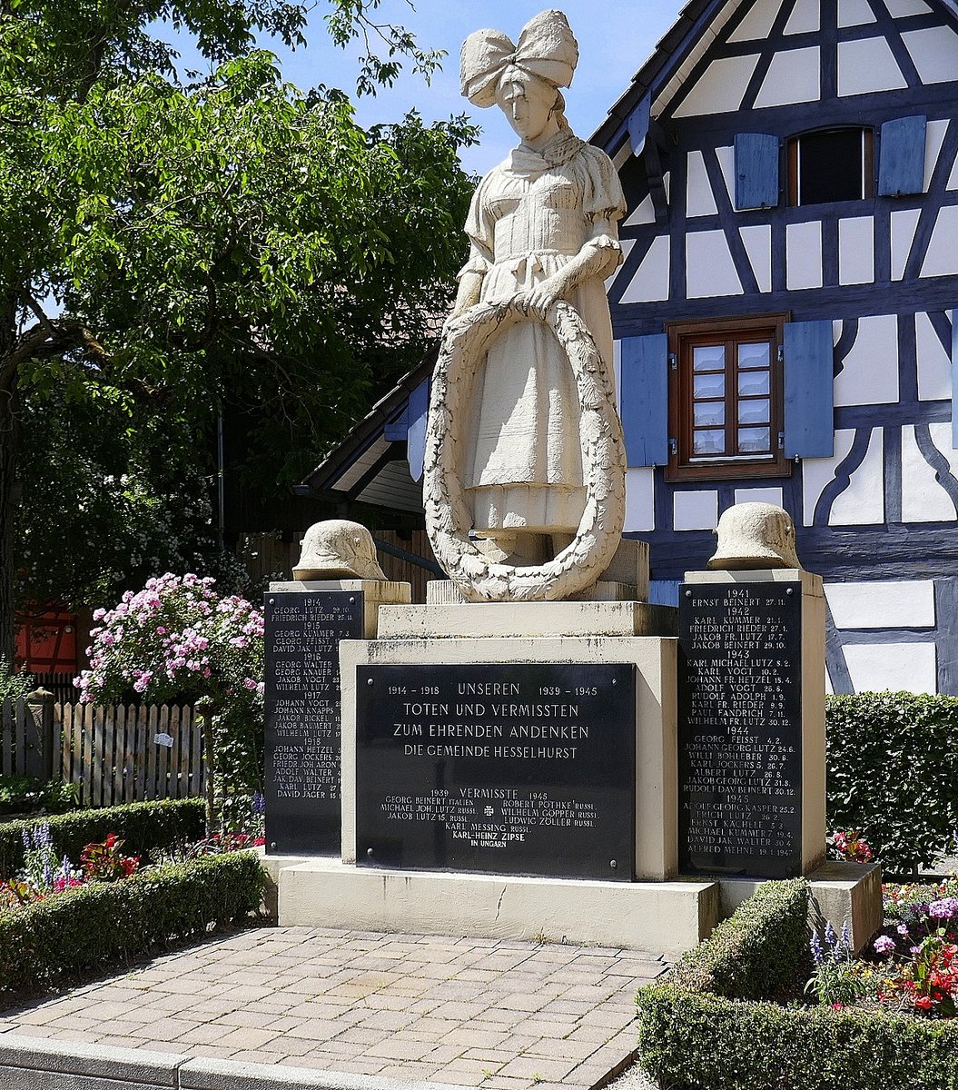 Hesselhurst, das Denkmal fr die Opfer der beiden Weltkriege, Mai 2020