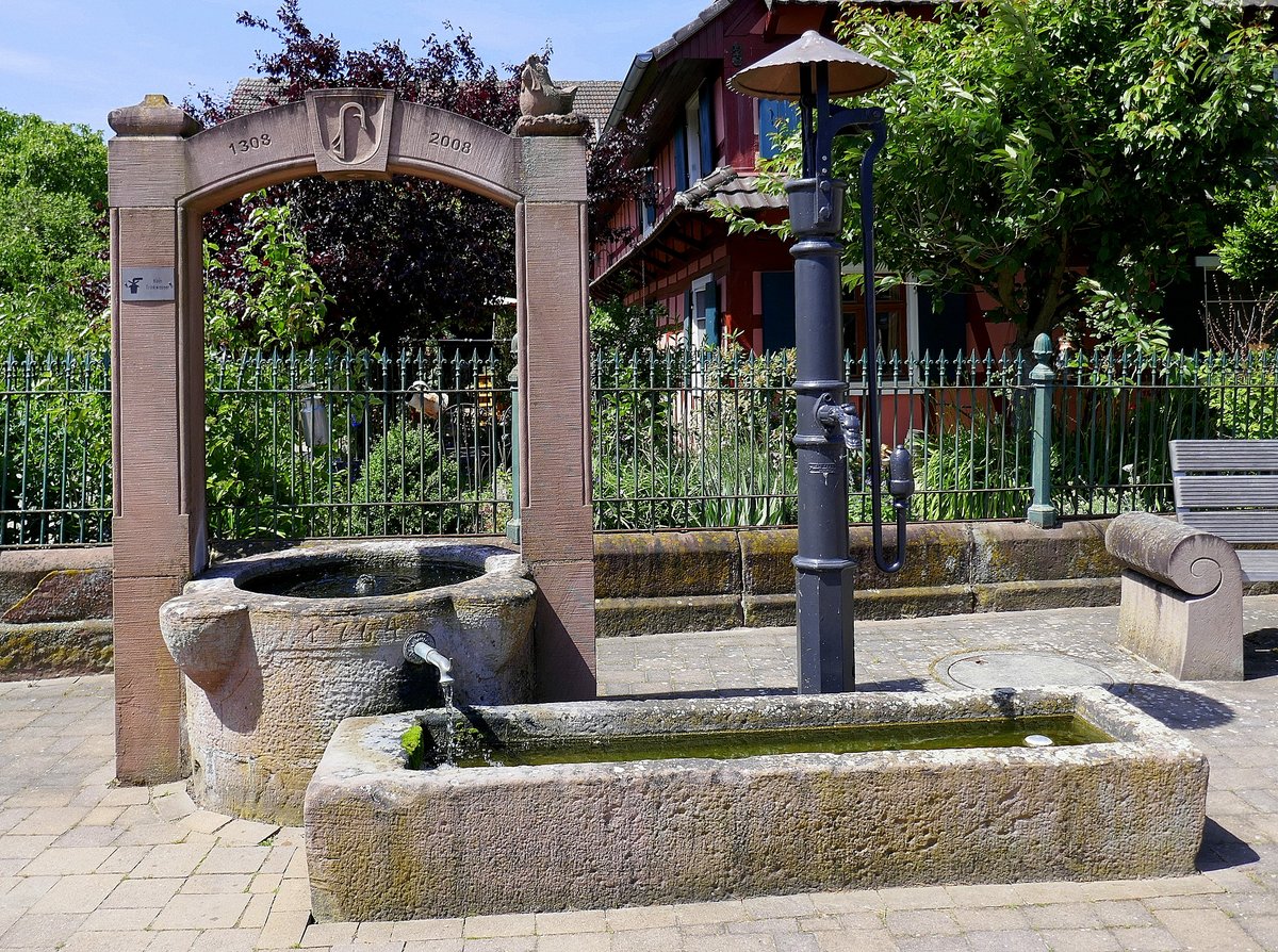 Hesselhurst, der Dorfbrunnen von 1308, an der Ortenaustrae, Mai 2020 