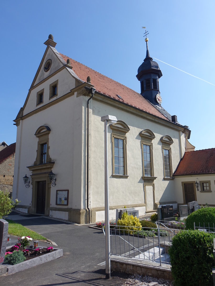 Helar, katholische Pfarrkirche St. Michael, Saalkirche mit eingezogenem Dreiseitchor, erbaut von 1693 bis 1698 (26.05.2018)