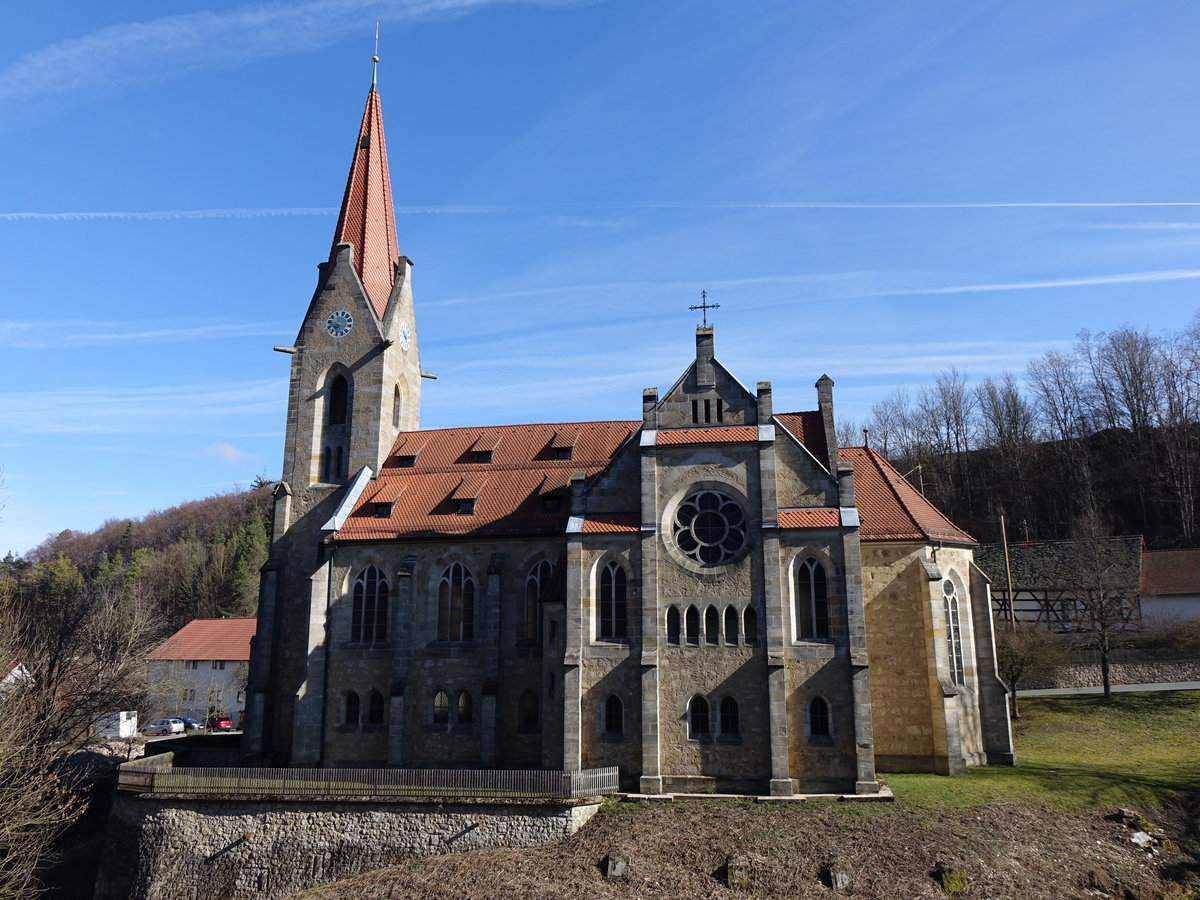 Hetzelsdorf, neugotische Ev. St. Matthus Kirche, Gerumige Saalkirche mit Querhaus und polygonal geschlossenem Chor, erbaut von 1899 bis 1901 durch Theodor Eyrich (28.03.2016)