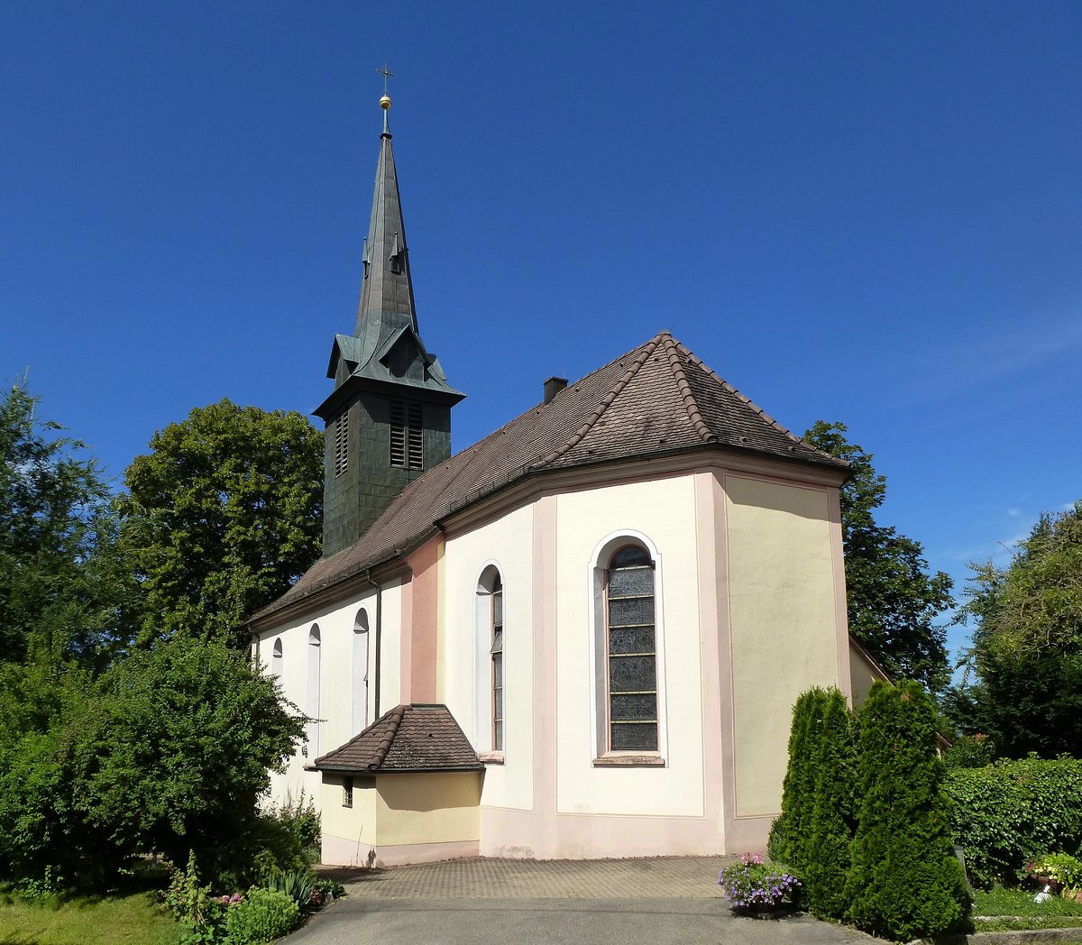 Heuweiler, die Barockkirche St.Remigius, errichtet 1750, Juli 2017