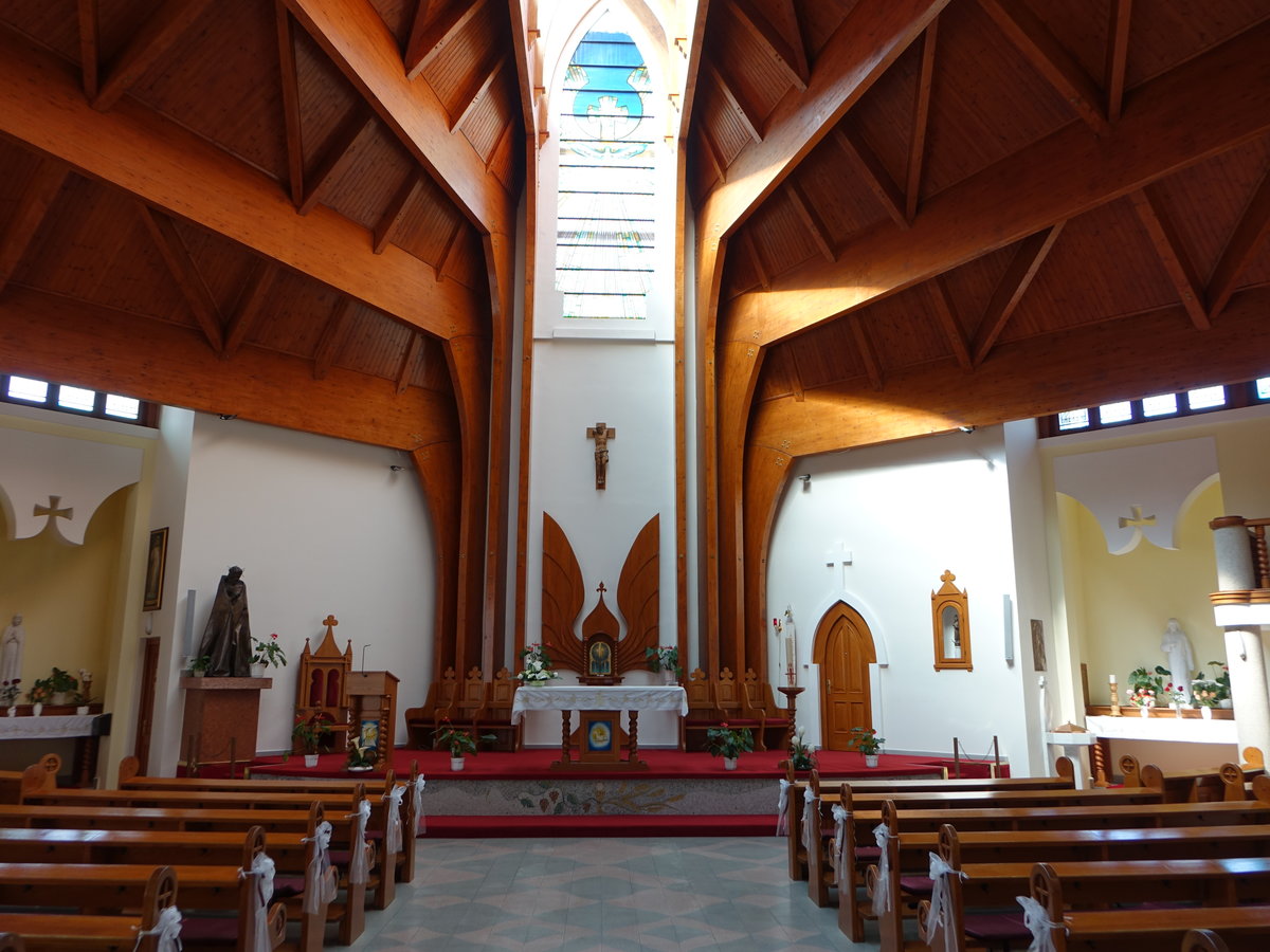 Heviz, Altarraum in der kath. Hl. Geist Kirche, erbaut im Janos Bocskai (29.08.2018)