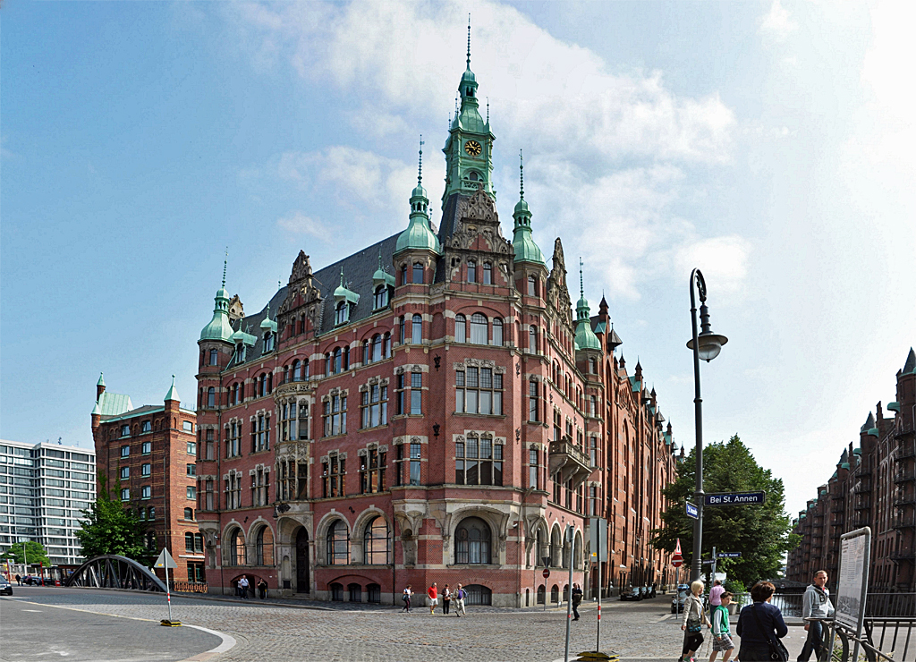 HHLA-Gebude (Hamburger Hafen und Logistik AG), auch Rathaus der Speicherstadt genannt - 13.07.2013