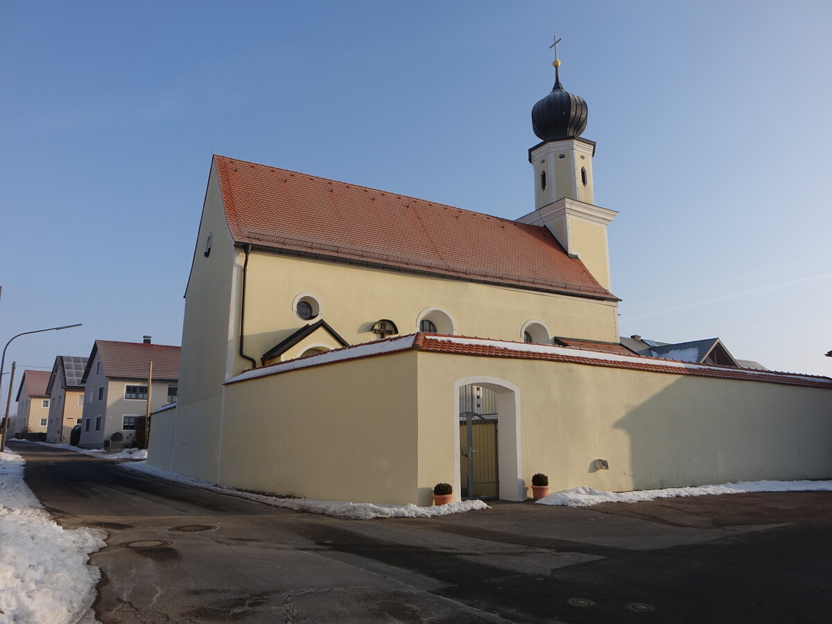 Hiendorf, Pfarrkirche St. Peter und Paul, Saalkirche mit Steildach, erbaut im 17. Jahrhundert, Langhaus 1881 erweitert (29.01.2017)