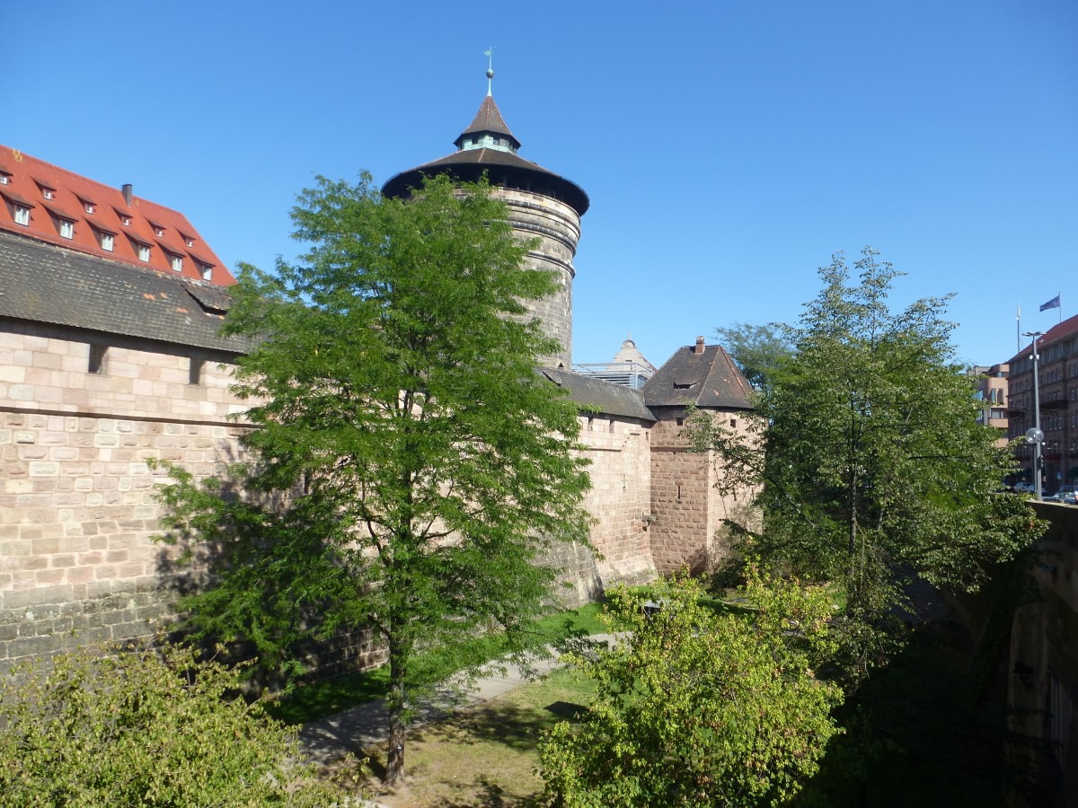 Hier zu sehen ist ein kleiner Teil der Mauer des Handwerkerhofes in Nrnberg am 06.09.2013.
