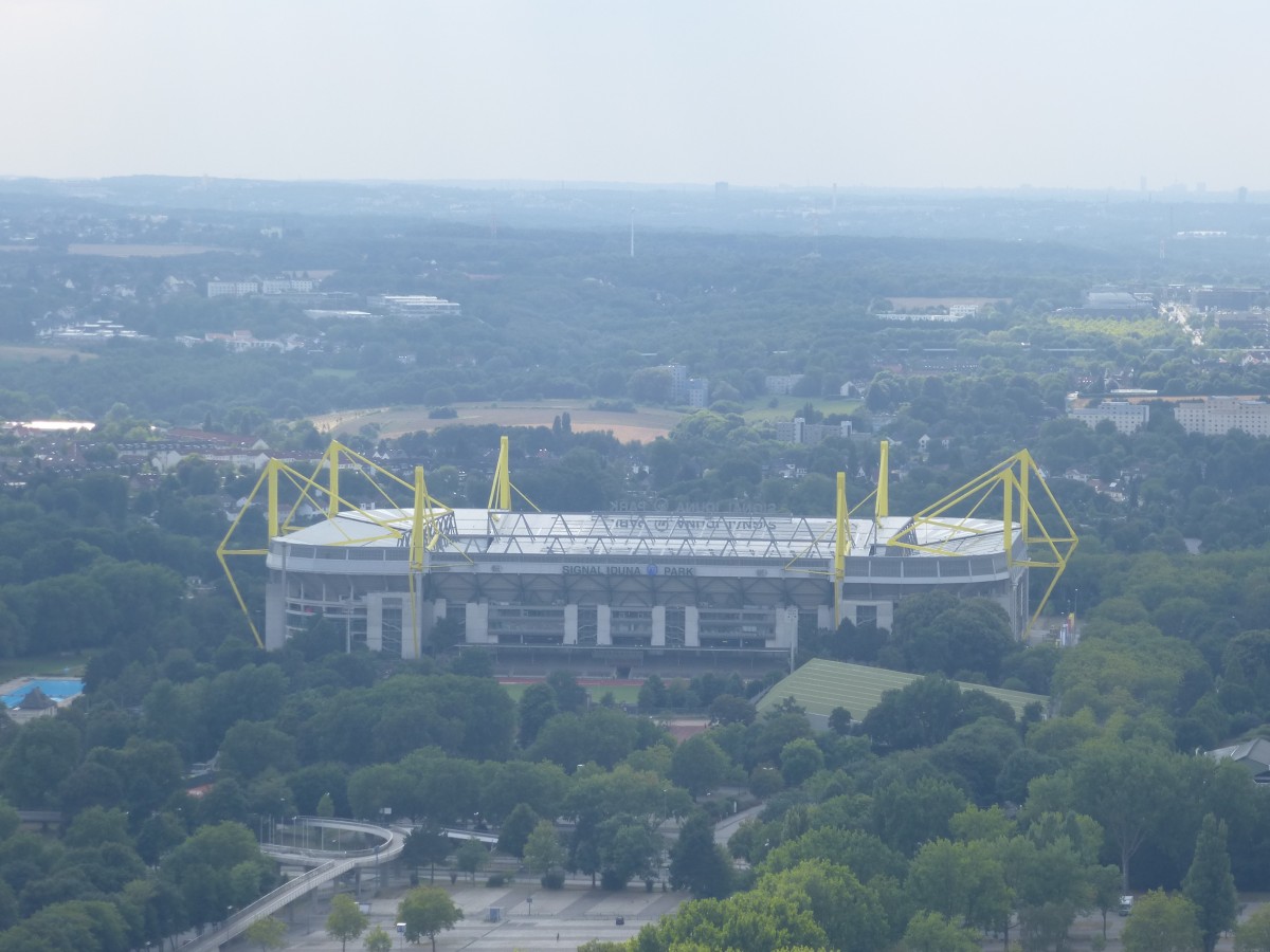 Hier zu sehen ist der Signal-Iduna-Park, das Stadion des BVB.
So fotografiert am 20.08.2013.
