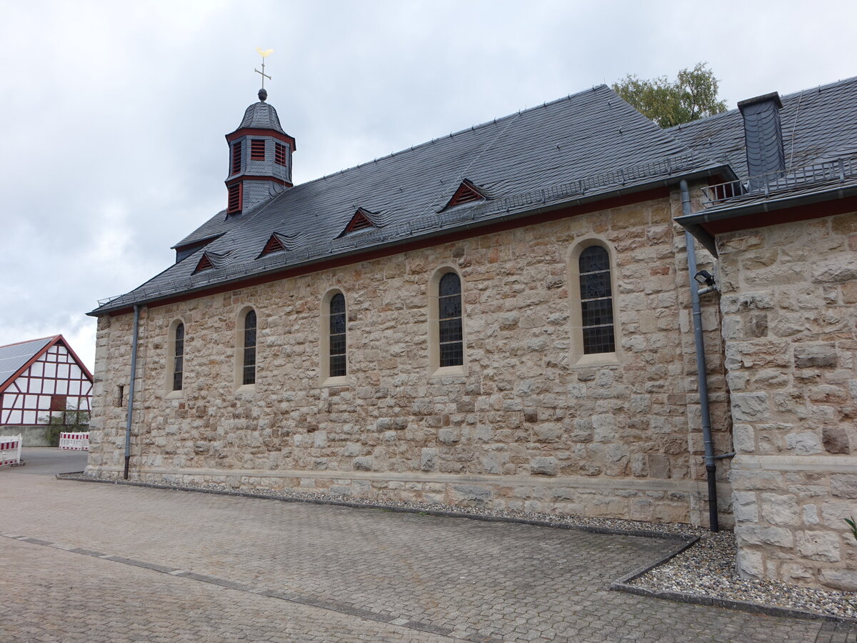 Hillershausen, kath. Pfarrkirche St. Michael, erbaut 1936 (08.10.2022)