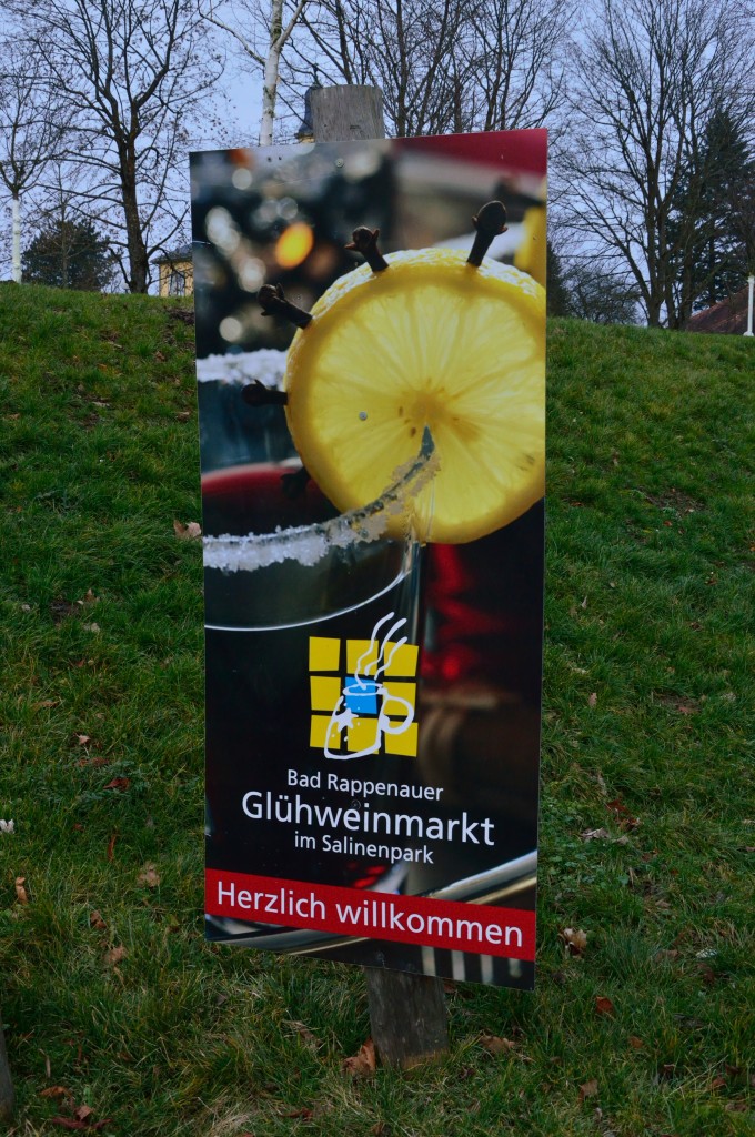 Hinweisschild auf den Glhweinmarkt in Bad Rappenau.
Der Eine oder Andere wird sich wundern das er am Jahresanfang statt findet.
Aber gut abheben vom Alltglichen ist ja auch eine Kunst. 18.1.2014