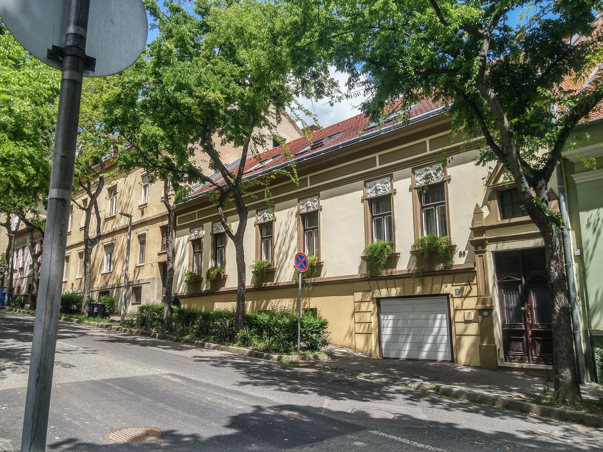 Historische Huser in der Hunyadi Str. in Pcs, Ungarn. Aufnahmedatum: 21.05.2019.