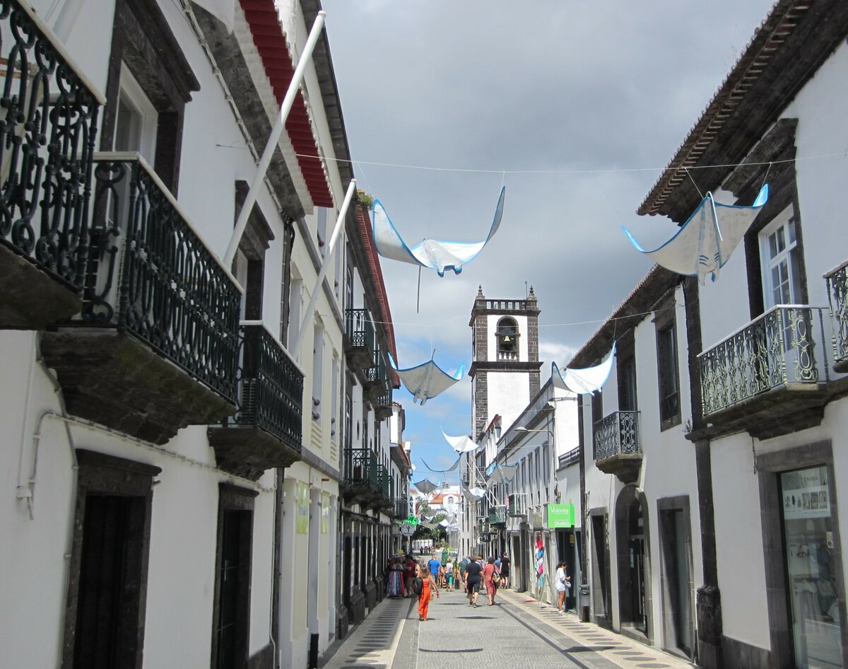 Historische Innenstadt von Ponta Delgada auf der Azoren-Insel Sao Miguel. Besucht am 25.07.2023.