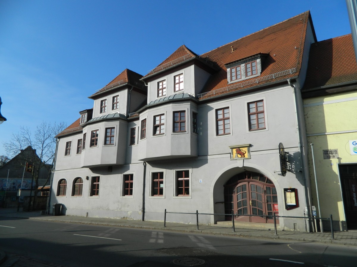 Historischer Gasthof  Zum roten Lwen  in Ltzen. Das Renaissancegebude wurde vor ber 400 Jahren erbaut. Aufnahme vom 09.03.2014 
