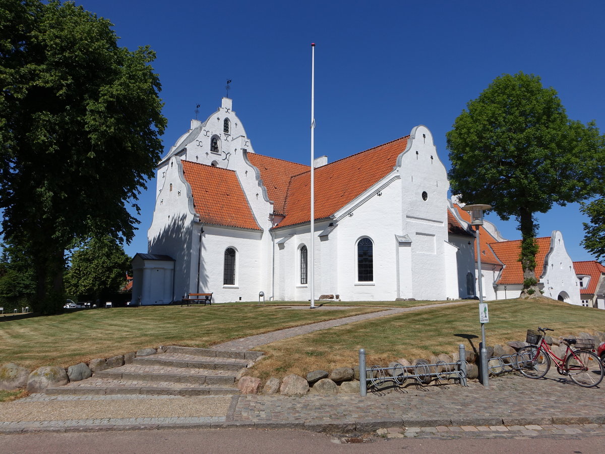 Hjrring, St. Catharinekirke, romanische Backsteinkirche, erbaut um 1250 (08.06.2018)