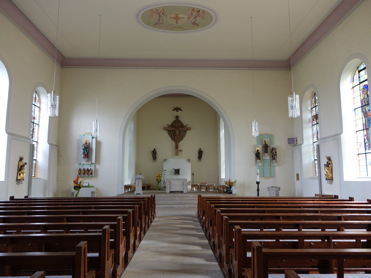 Hochmssingen, Innenraum der Pfarrkirche St. Otmar, erbaut von 1841 bis 1842 nach Plnen des Bauinspektors Klein aus Rottweil (19.08.2018)