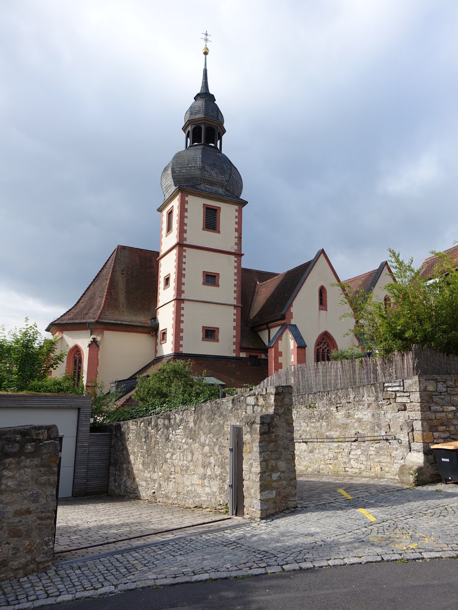 Hchberg, Wallf. Kirche Maria Geburt, dreischiffige Hallenkirche mit eingezogenem Chorflankenturm mit Welscher Haube, Turm und Chor um 1500, barockes Langhaus erneuert von 1907 bis 1908 (19.06.2016)