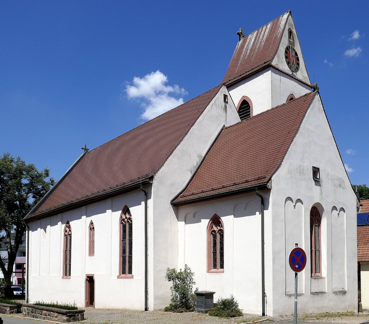 Hllstein, die evangelische Kirche St.Margarethen, geht zurck auf das 14.Jahrhundert, Juli 2020