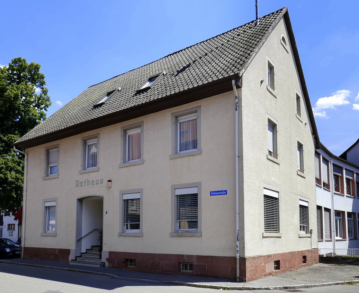 Hllstein, seit 1975 Ortsteil von Steinen, das Rathaus der ca. 1800 Einwohner zhlenden Gemeinde, Juli 2020