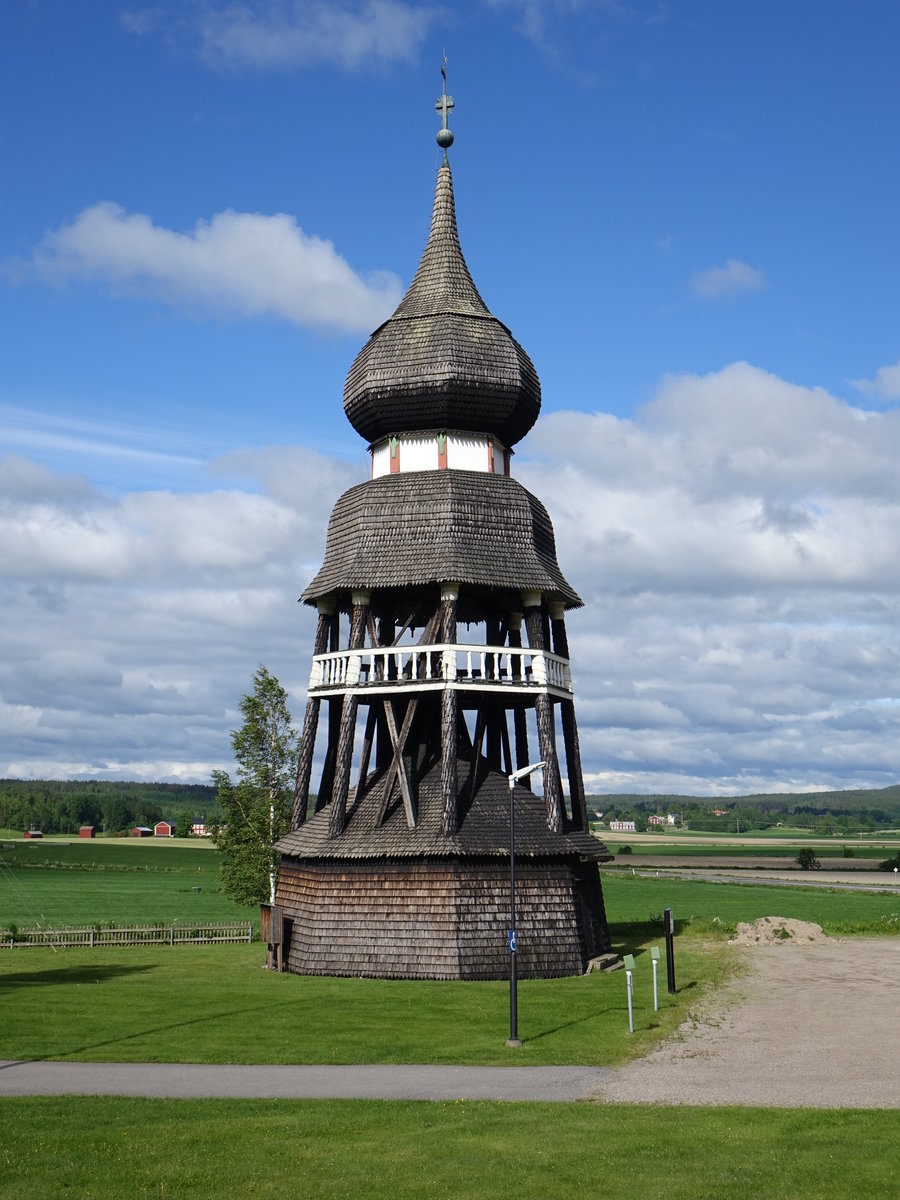 Hlzener Glockenturm an der Kirche von Hgs, erbaut um 1700 (21.06.2017)