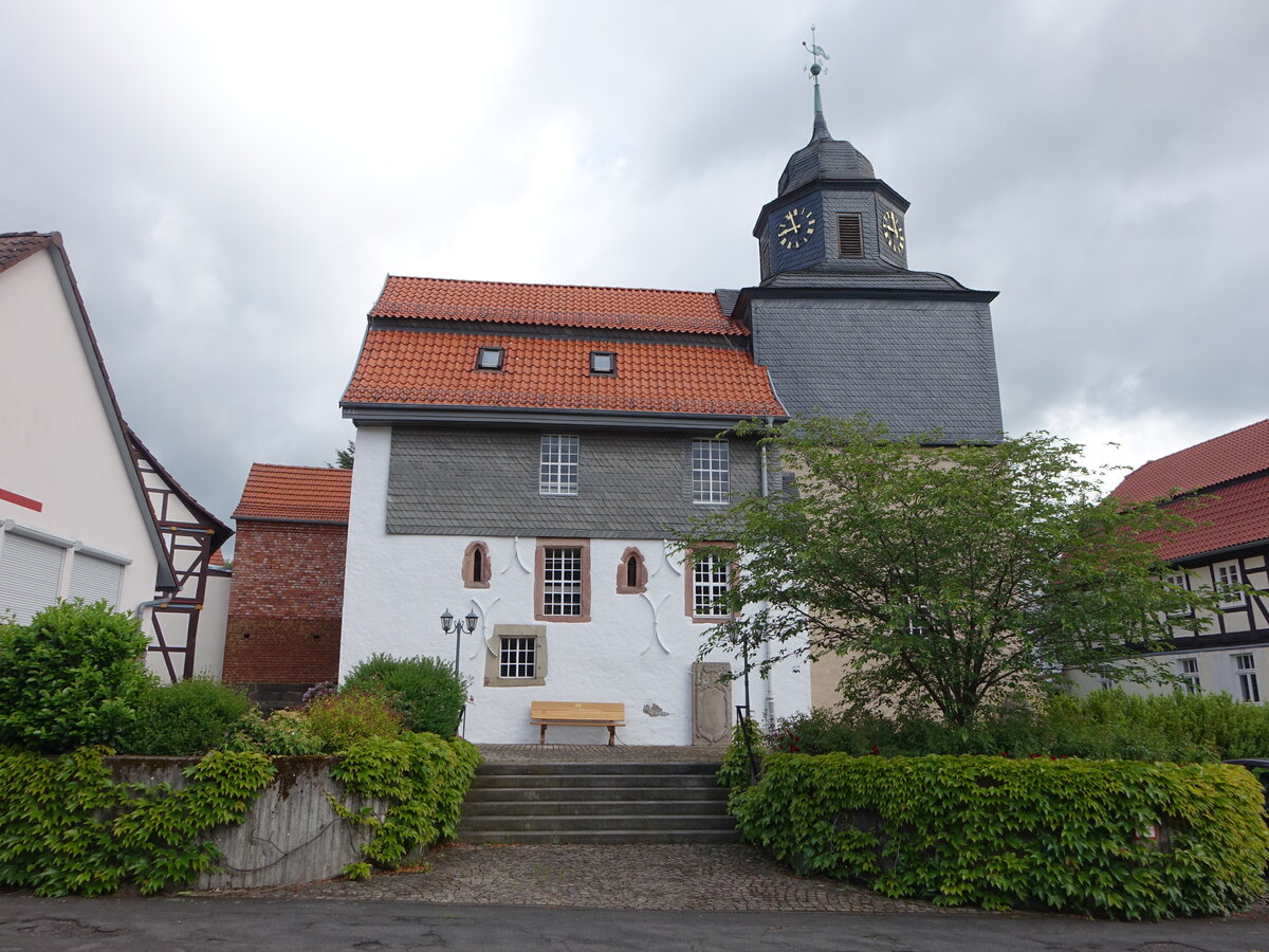 Hnebach, evangelische Kirche, erbaut im 13. Jahrhundert (06.06.2022)
