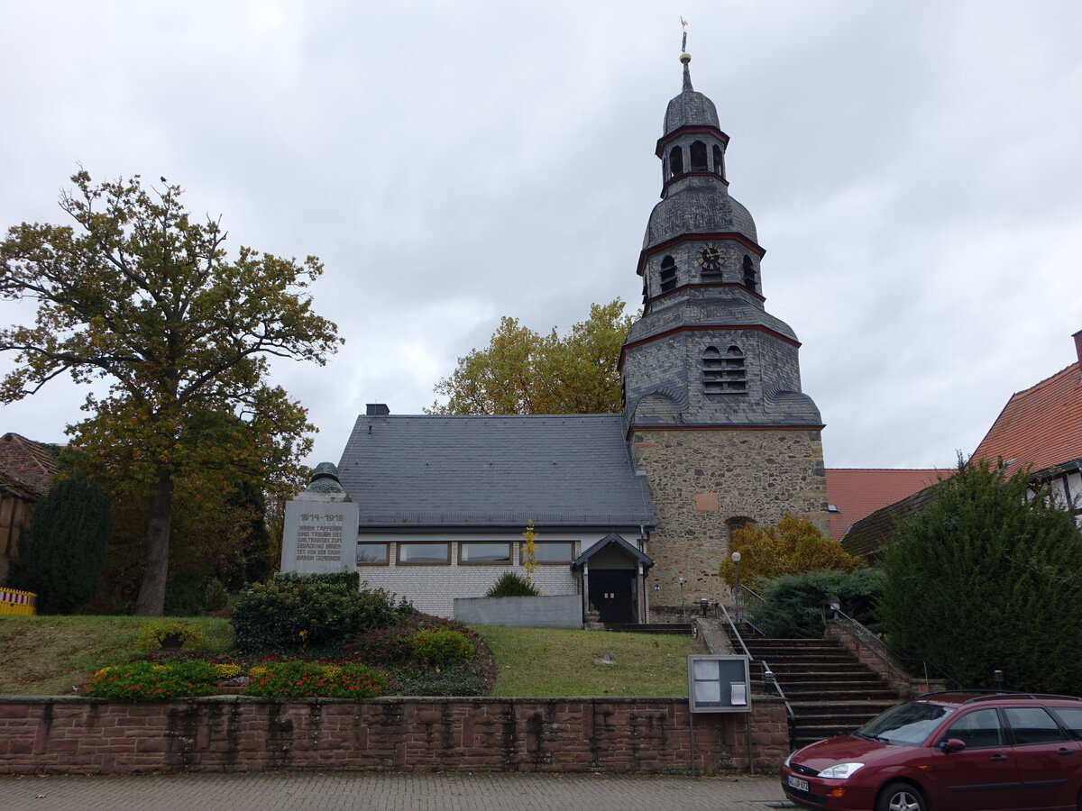 Hrnsheim, evangelische Kirche, Saalkirche erbaut von 1968 bis 1969, sptgotischer Chorturm (01.11.2021)