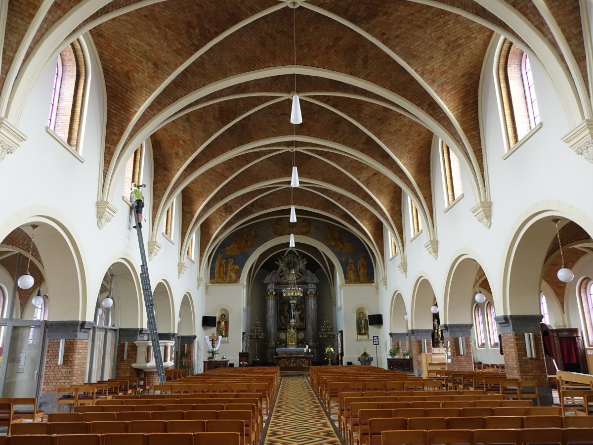 Hoeselt, Mittelschiff der St. Stephanus Kirche, barocker Hochalter von 1689, Altargemlde von Louis Hendrix Peer (25.04.2015)