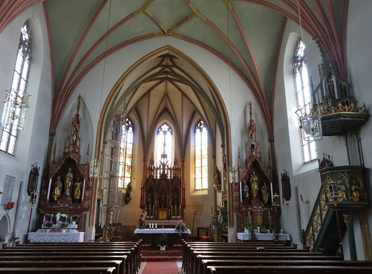 Hofdorf, neugotischer Innenraum der kath. Pfarrkirche St. Michael (02.06.2017)