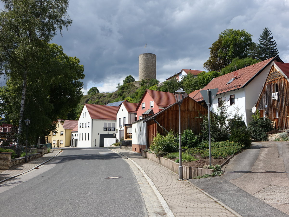 Hohenfels, Burgruine aus dem 12. Jahrhundert, Stammburg der Herren von Hohenfels, zerstrt 1250 und 1427 (20.08.2017)