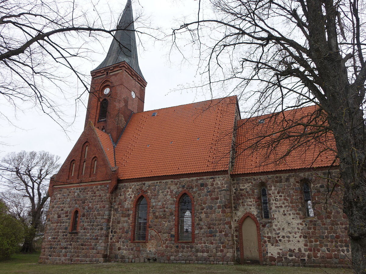 Hohenreinkendorf, evangelische Kirche, erbaut im 13. Jahrhundert (10.04.2026)