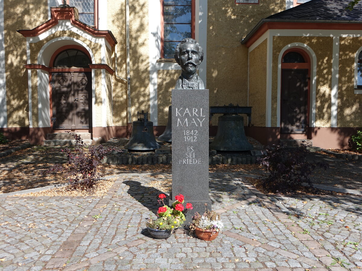 Hohenstein-Ernstthal, Karl May Denkmal am Neumarkt (16.09.2023)