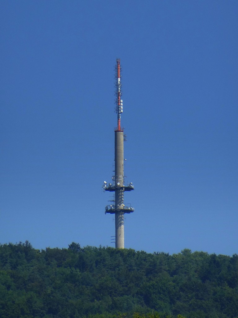 Hohentengen, der Sendeturm (103m) auf dem 677m hohen Wannenberg, erbaut 1995, Juli 2013