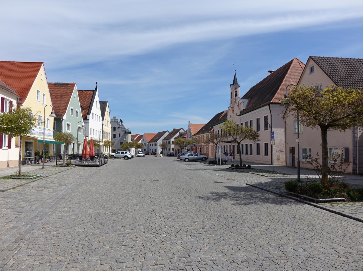 Hohenwart, Marktplatz mit ehem. Schulhaus (15.04.2015)