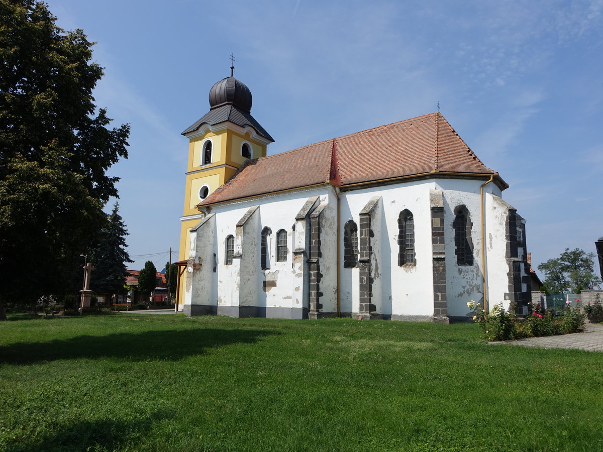 Hokovce, gotische St. Peter und Paul Kirche, erbaut im 13. Jahrhundert (27.08.2019)