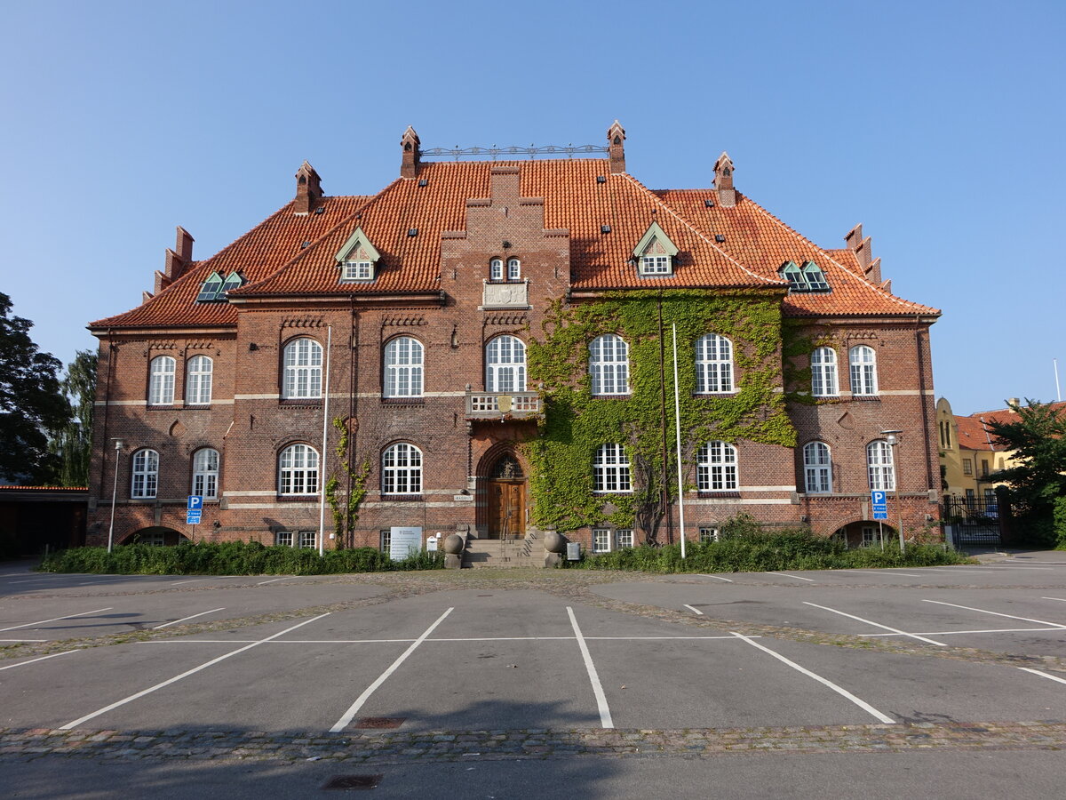 Holbaek, altes Rathaus am Radhuspladsen, heute Gerichtshof (17.07.2021)