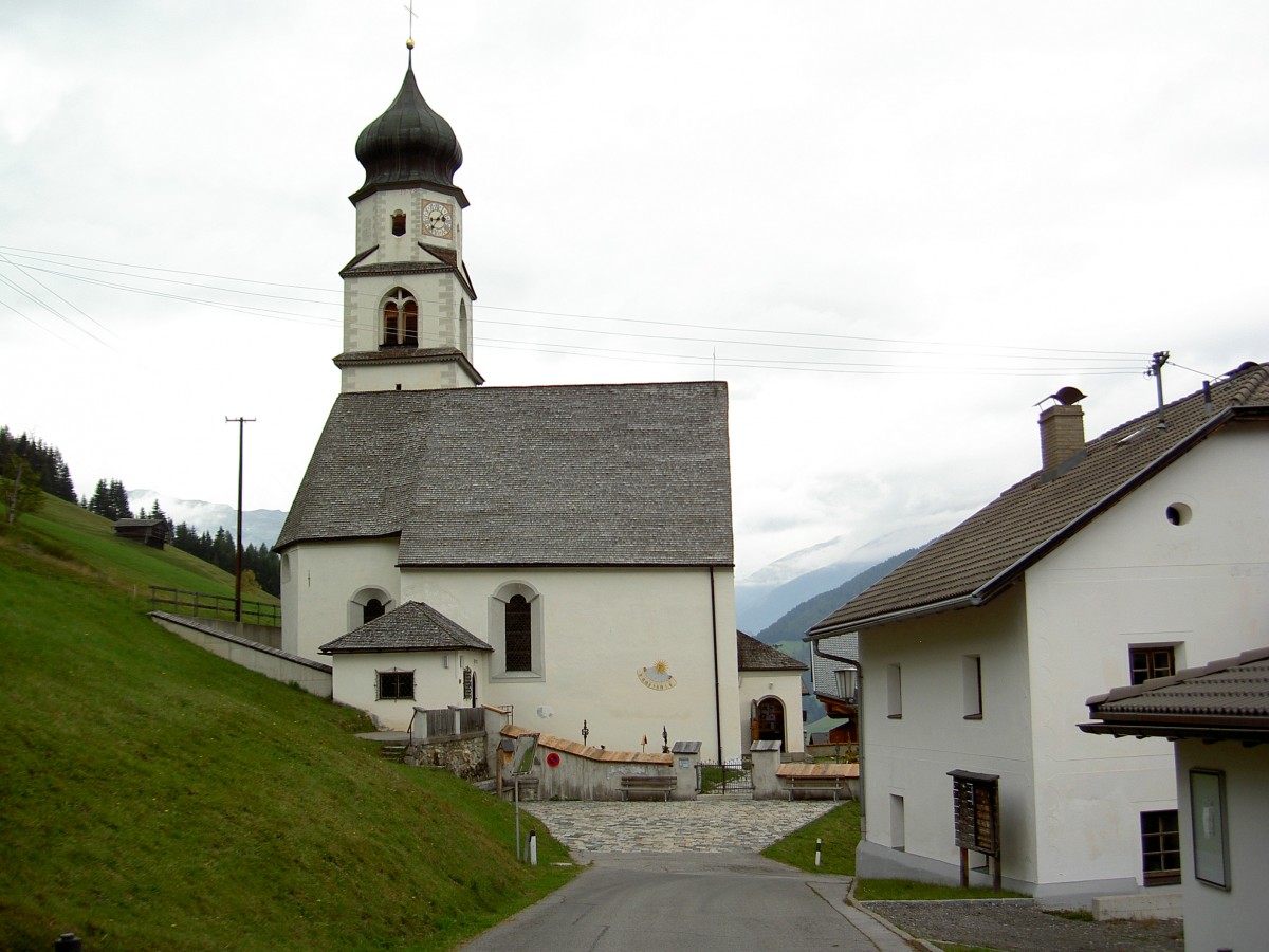 Hollbruck, frhbarocke Wallf. Kirche zu unseren lieben Frau, erbaut im 17. Jahrhundert, Turm mit Zwiebelhaube (18.09.2014)