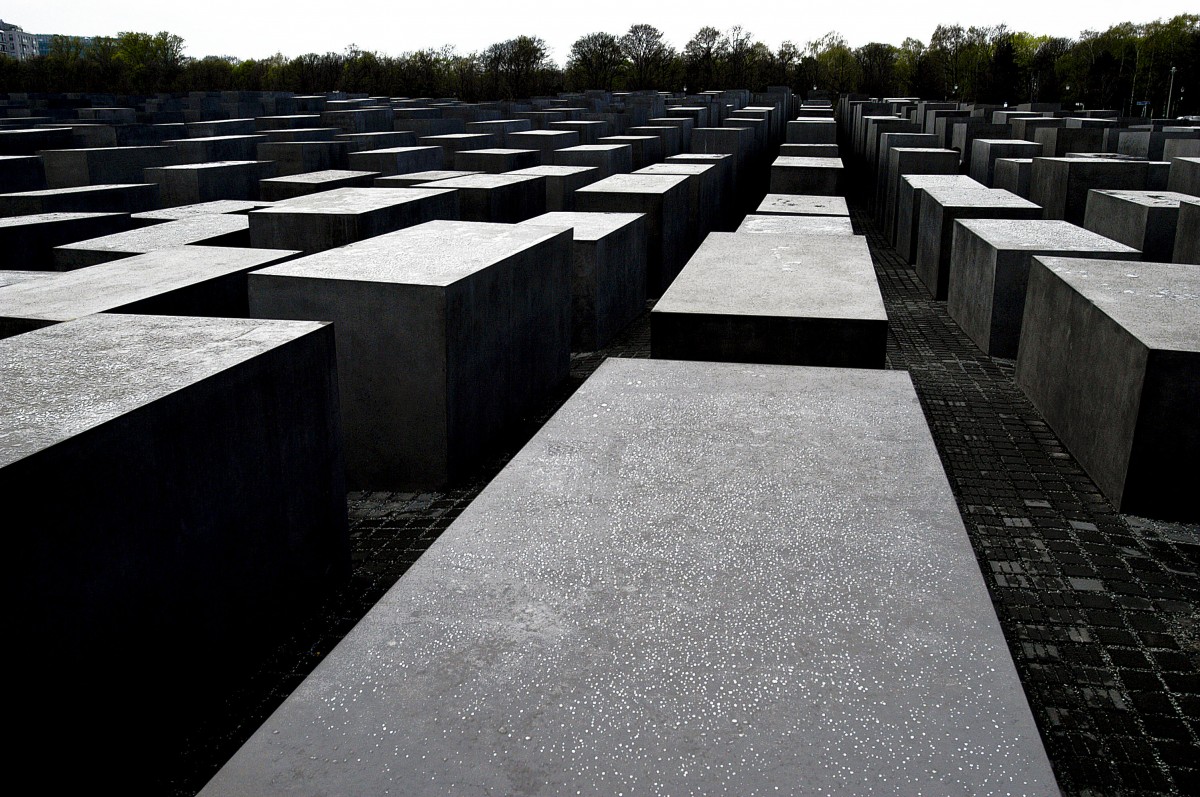 Holocaust-Mahnmal in Berlin. Aufnahme: April 2007.