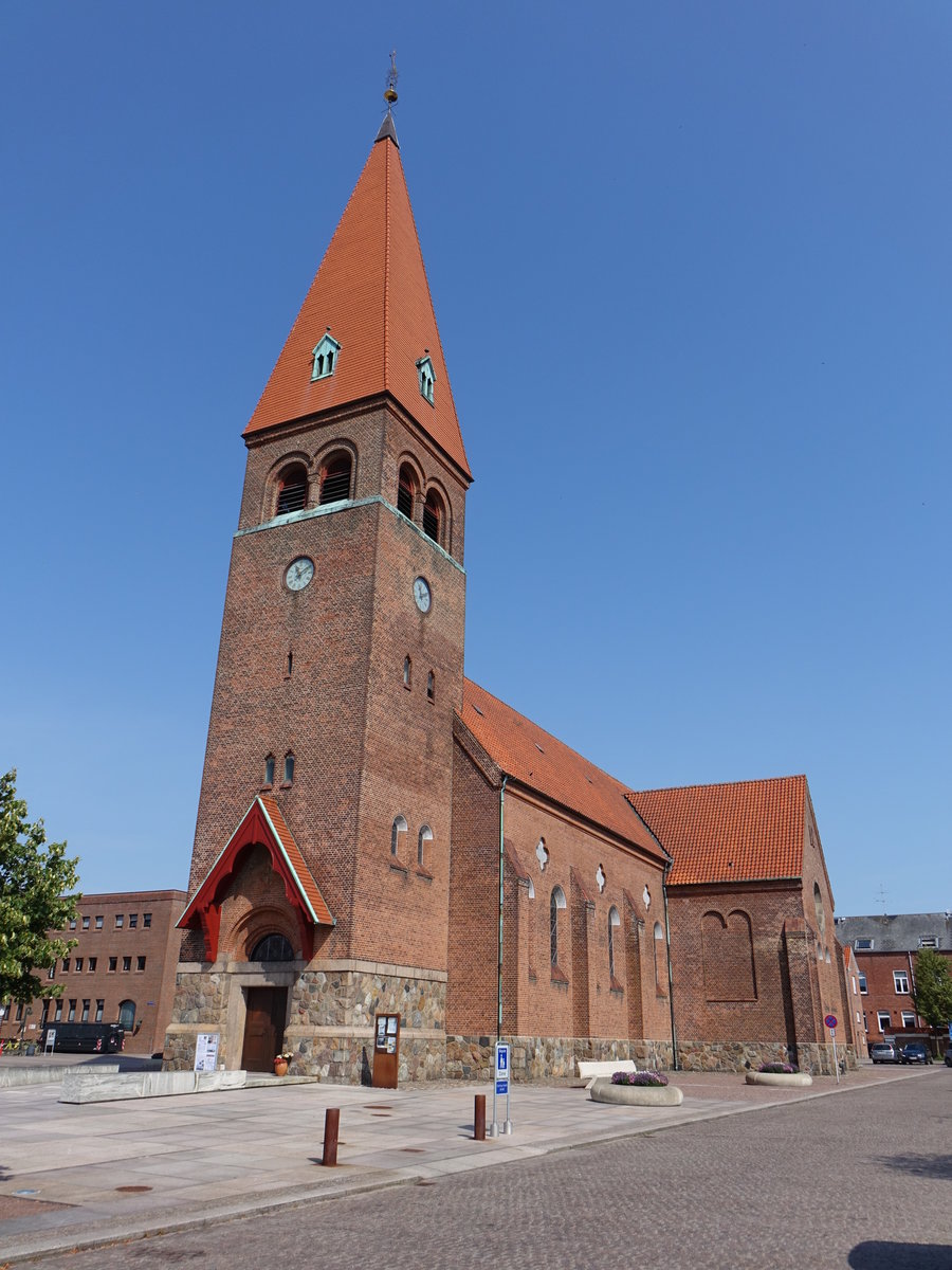 Holstebro, Ev. Kirche, erbaut 1907 durch den Architekten Vilhelm Ahlmann (25.07.2019)