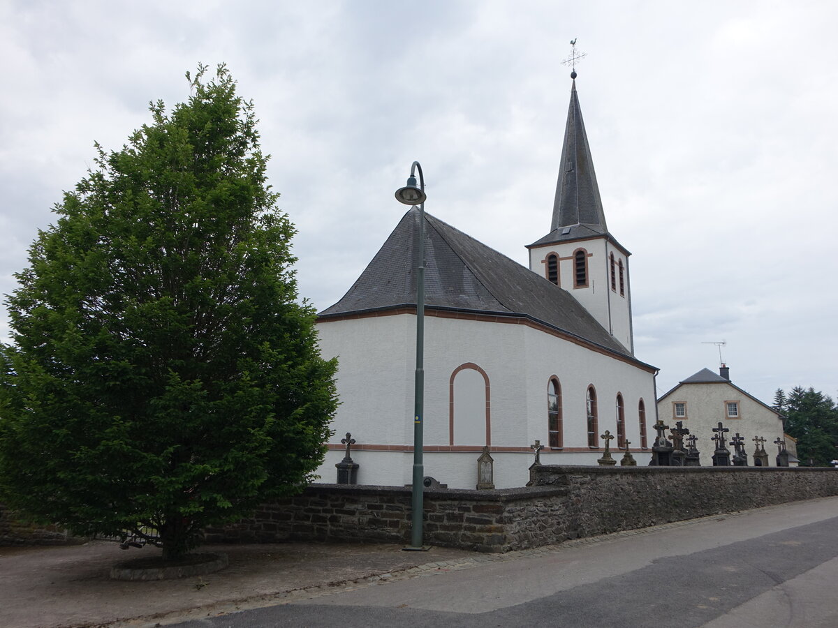 Holtz, Pfarrkirche Saint-Nicolas in der Rue du Village (22.06.2022)