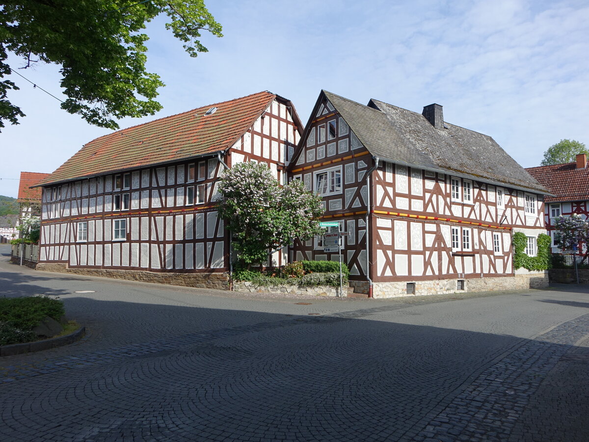 Holzhausen, Fachwerkhuser in der Kirchstrae (17.05.2022)