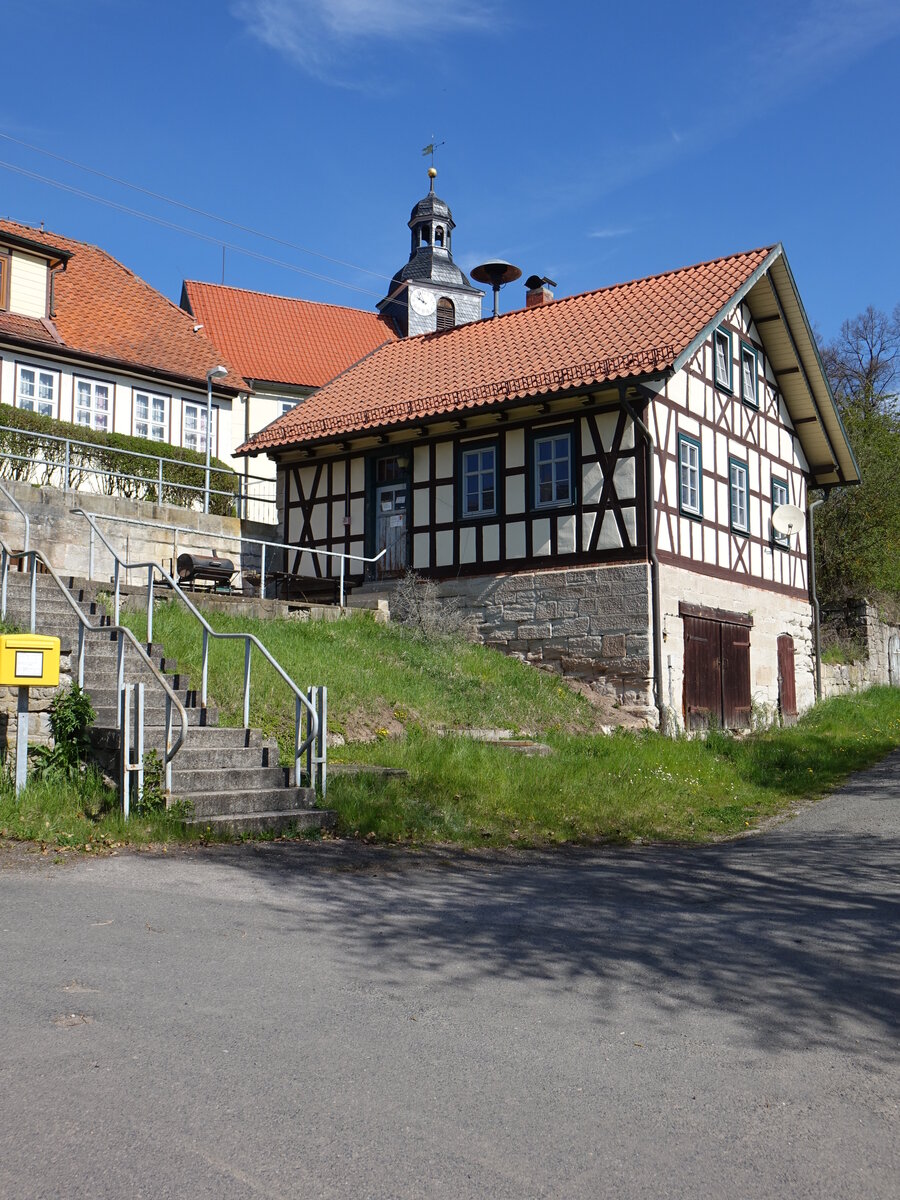 Holzhausen, Fachwerkhaus und St. Wolfgang Kirche in der Schulstrae (09.05.2021)