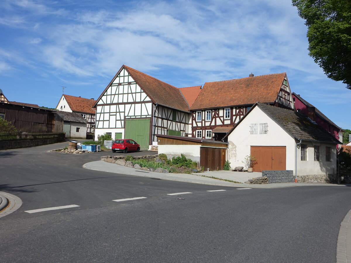 Hopfgarten, Bauernhof mit Fachwerk im Kirchweg (14.05.2022)