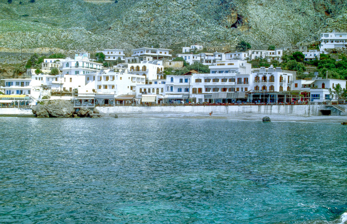 Hora Sfakion an der Sdkste Kretas. Bild vom Dia. Aufnahme: April 1999.
